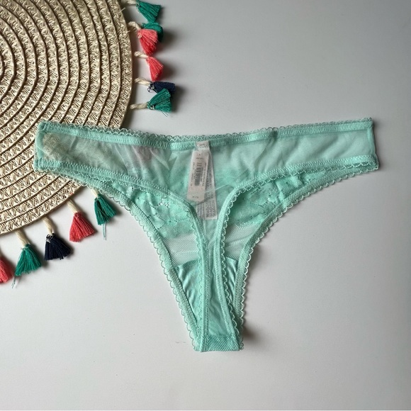 Victoria's Secret Body By Victoria Lace-Front Thong Panty Crème De Mint M NEW - Picture 2 of 5
